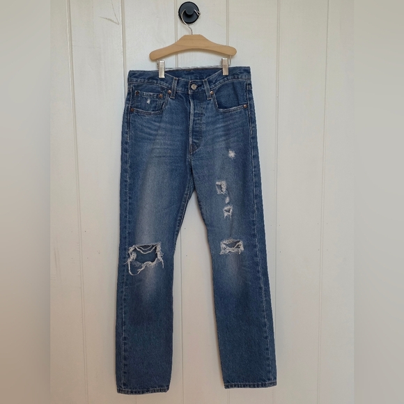 Levi's Women's 501 High Rise Straight Medium Wash Distressed Jeans Size 26x30 - Picture 3 of 8